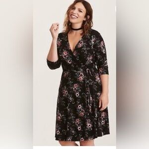 Torrid size 0 suplice faux wrap style knee length skirt, black with pink flowers